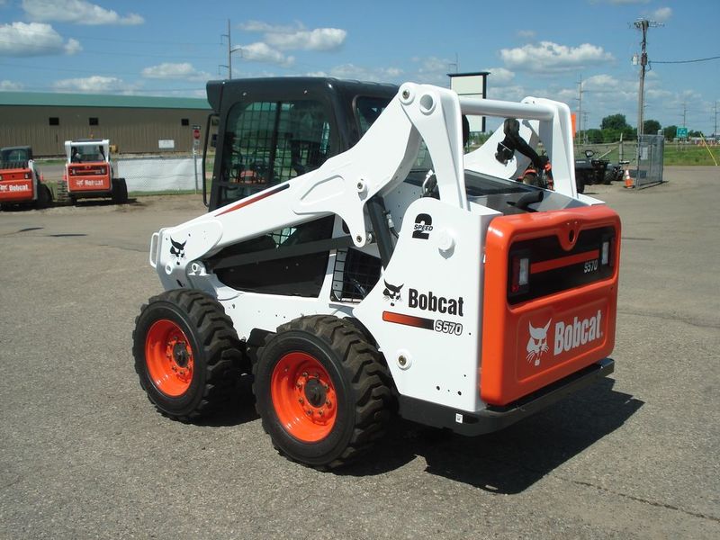 Bobcat новый. Bobcat s570. Мини-погрузчик Bobcat s590. Погрузчик Bobcat s570. : Погрузчик Bobcat s590.